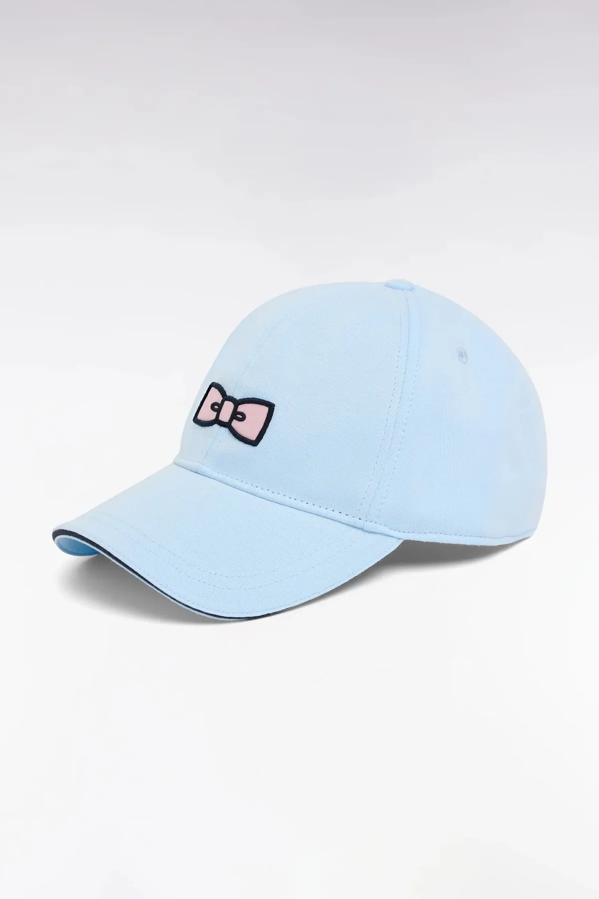 Casquette en coton ciel broderie nœud papillon rose
